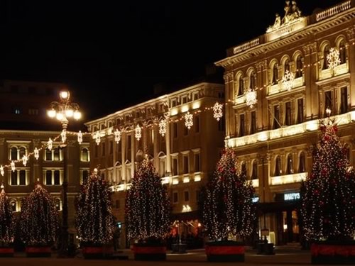 capodanno trieste in piazza in centro storico foto