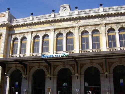 trieste stazione treni autobus foto